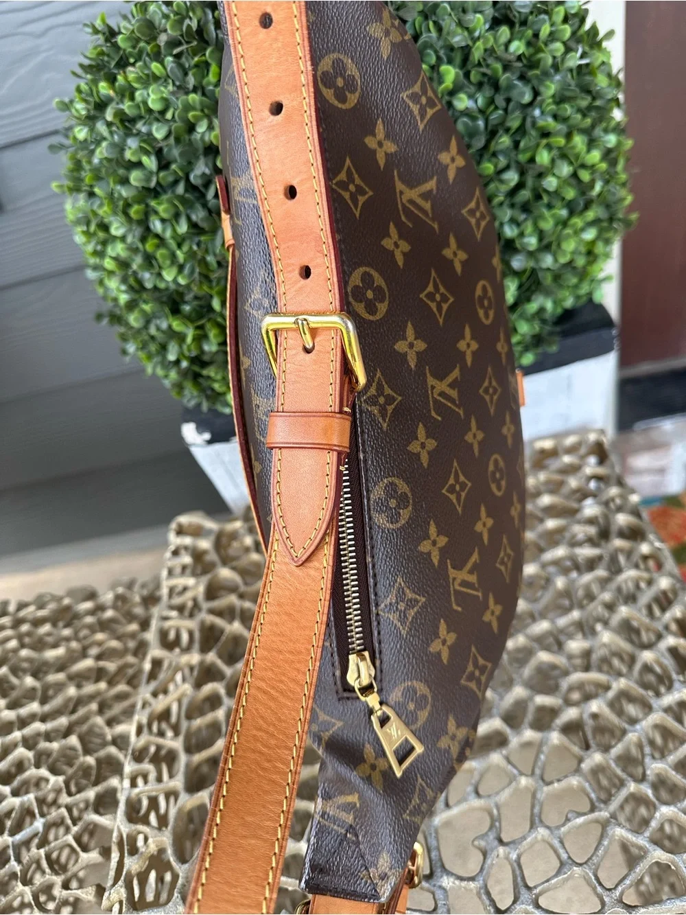 Louis Vuitton Monogram DISCONTINUED Bumbag